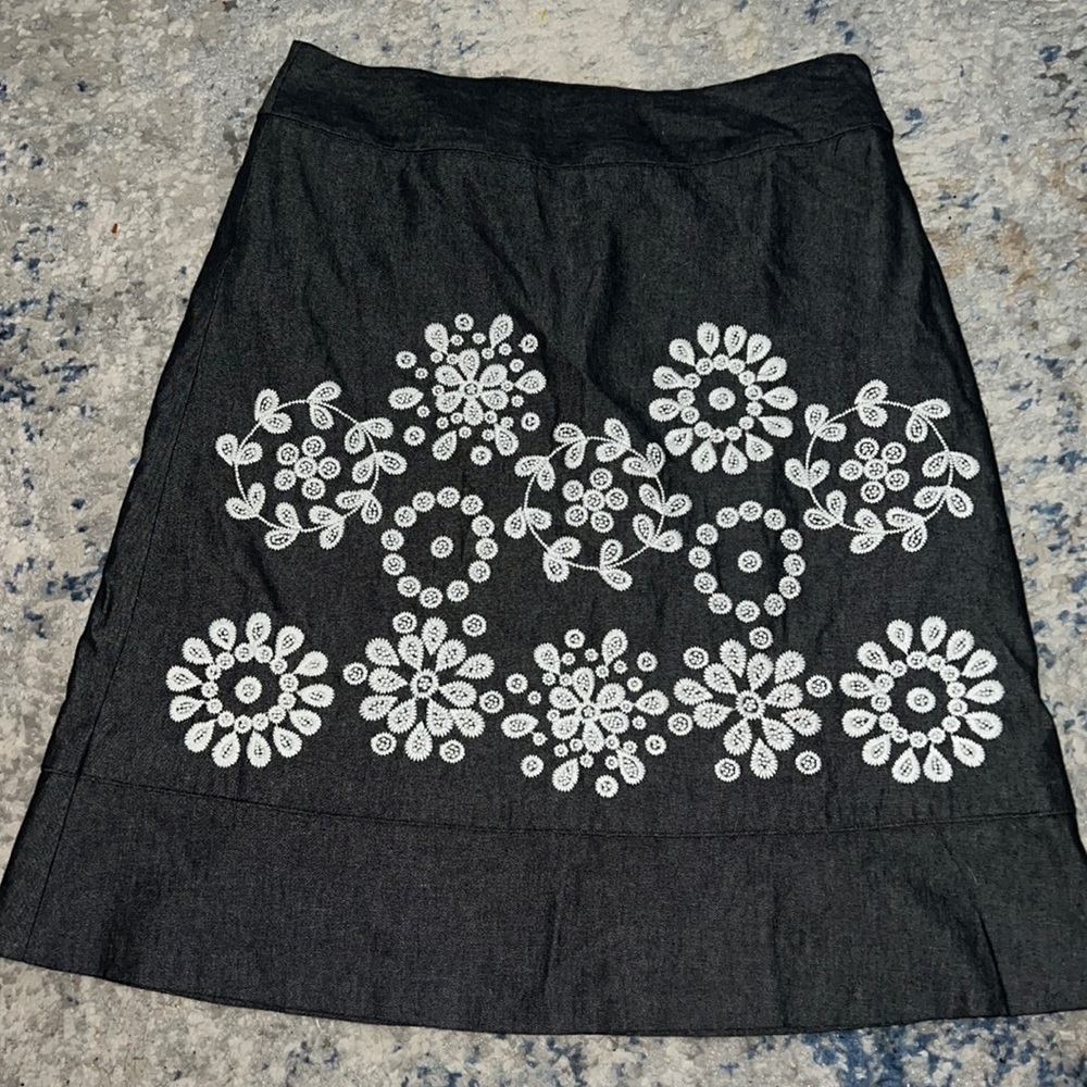 Ann Taylor Petites embroidered gray / ivory A line side zipper Sz 2P